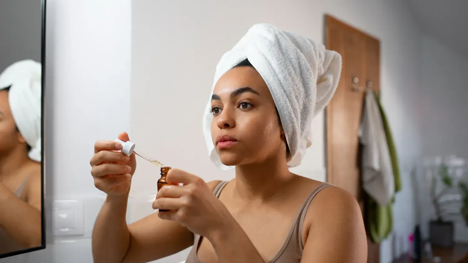 Is Retinol or Vitamin C Better for Oily Skin? The Ultimate Skincare Debate