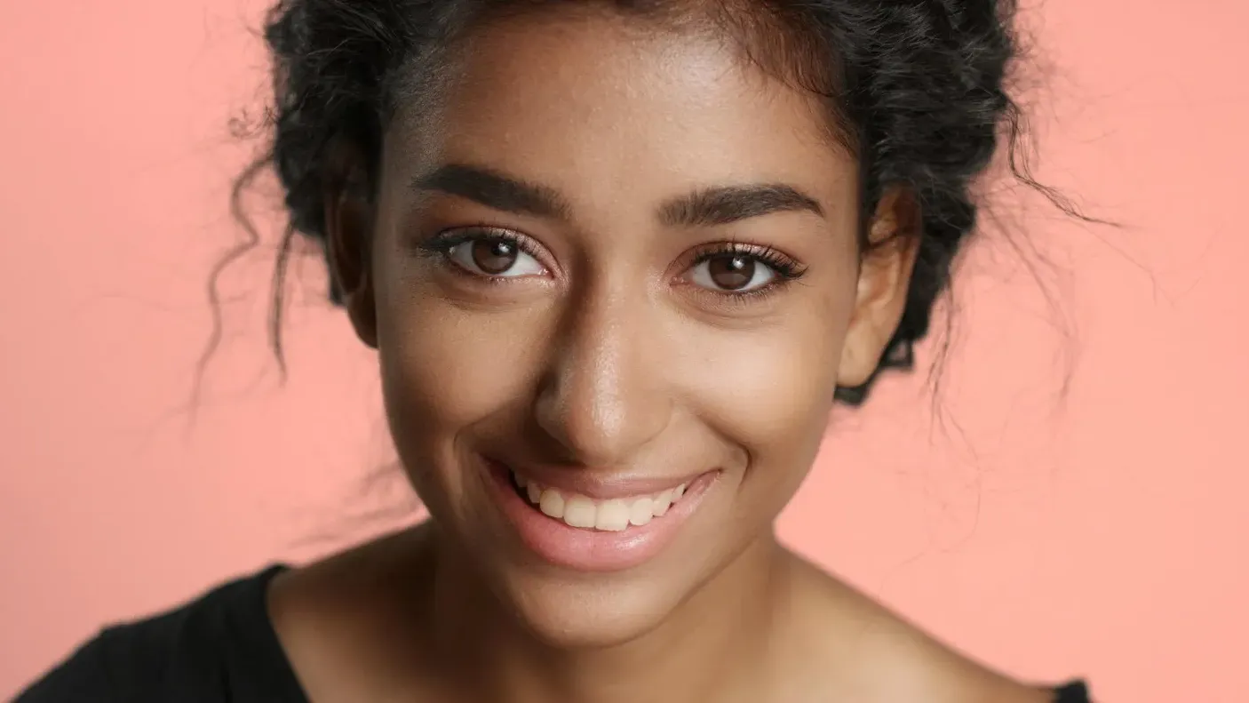 The Science Behind Glowing Skin: What Causes Skin Glow?