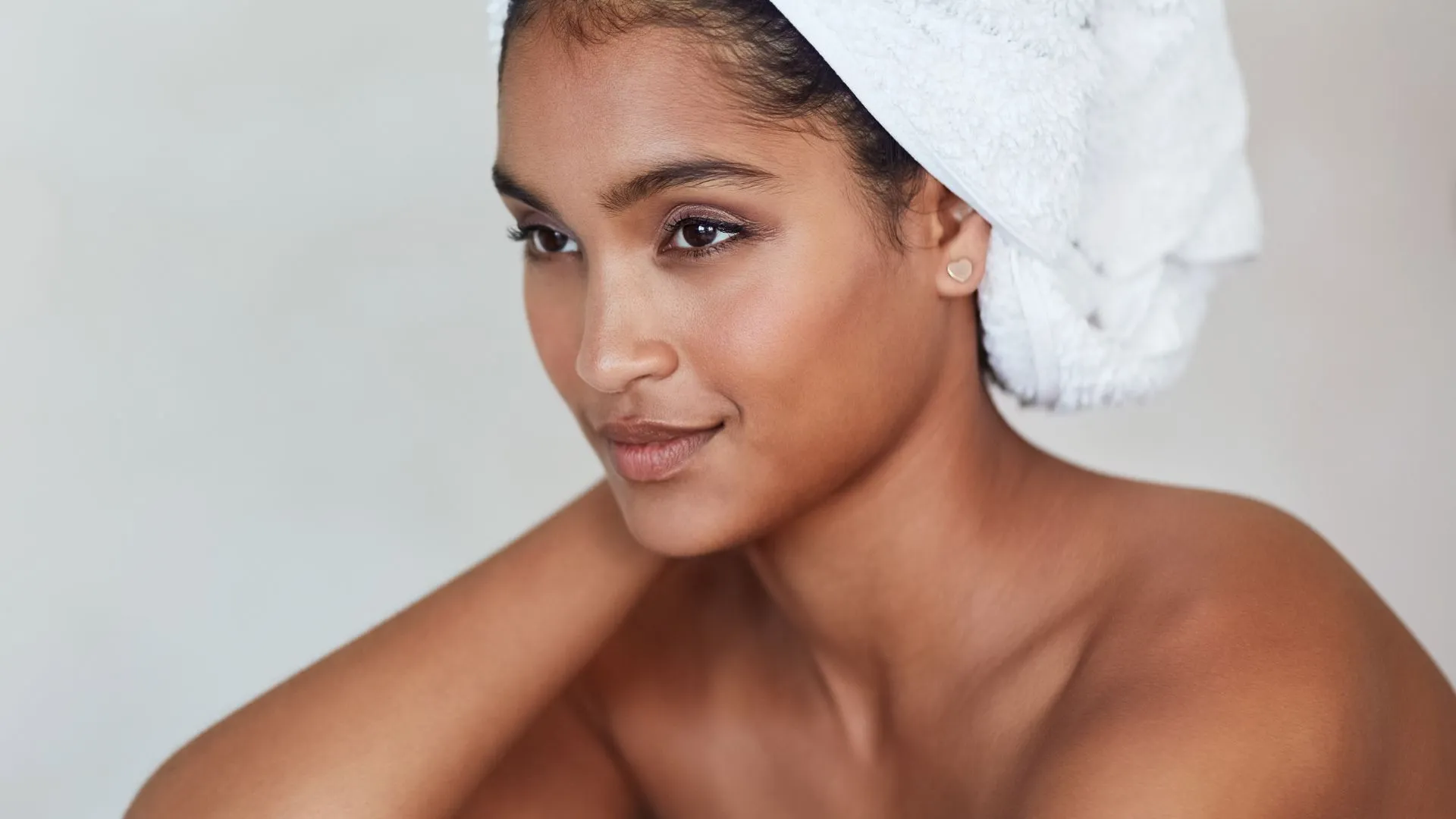 Is it Better to Use a Sheet Mask at Night or in the Morning?
