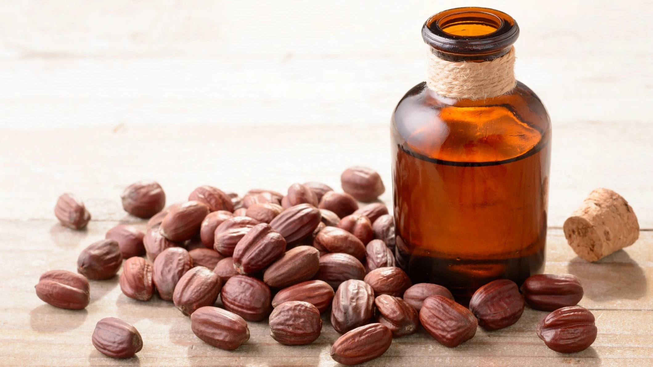 Jojoba Oil for Skin: A Review of the Benefits and Recommendations