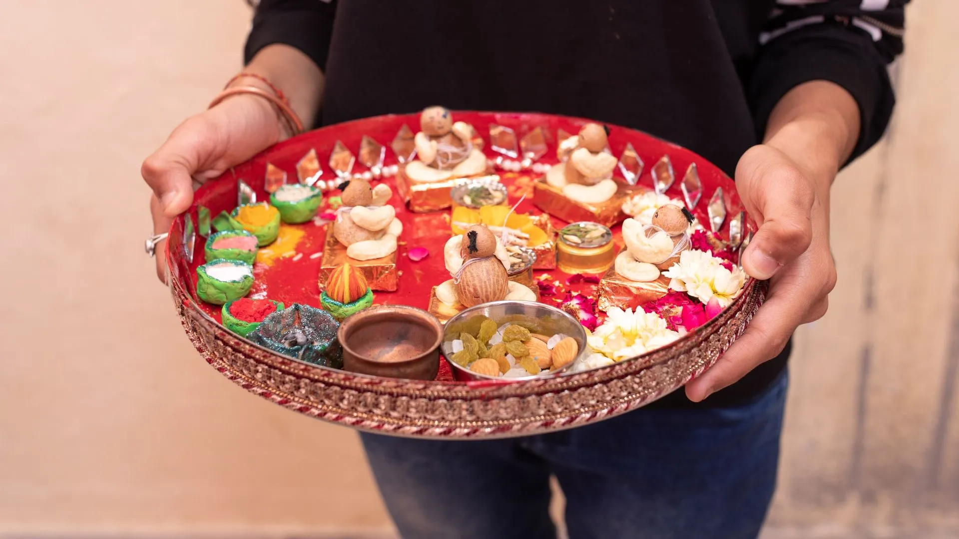 Looking for the Perfect Rakhi Thali?