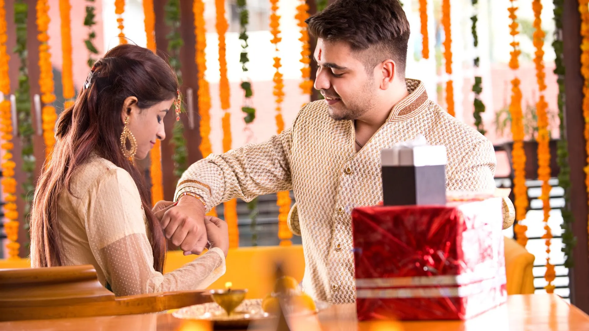Discover the Auspicious Timings for Raksha Bandhan 2024: Din Ka Shubh Muhurt