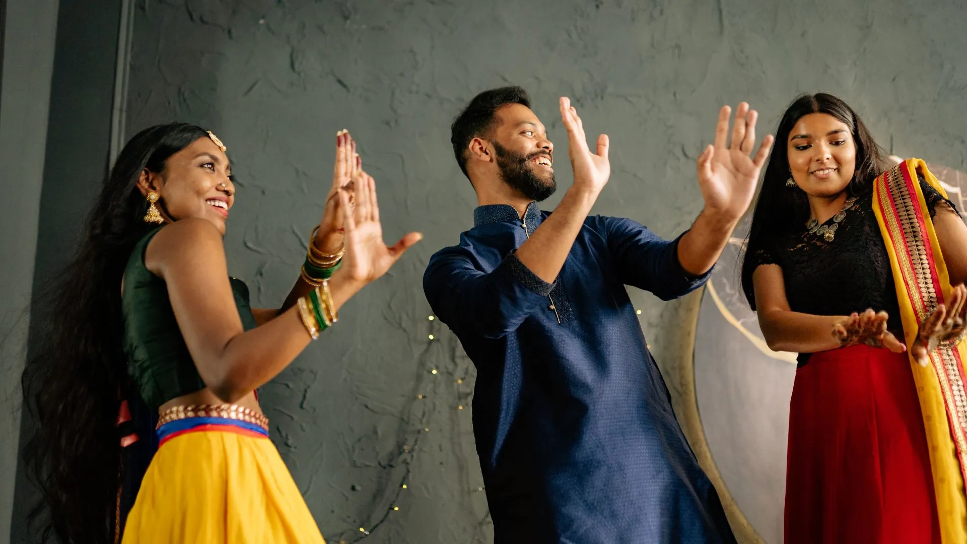 What Are the Best Deepavali Wishes for Friends? Spreading Joy and Light