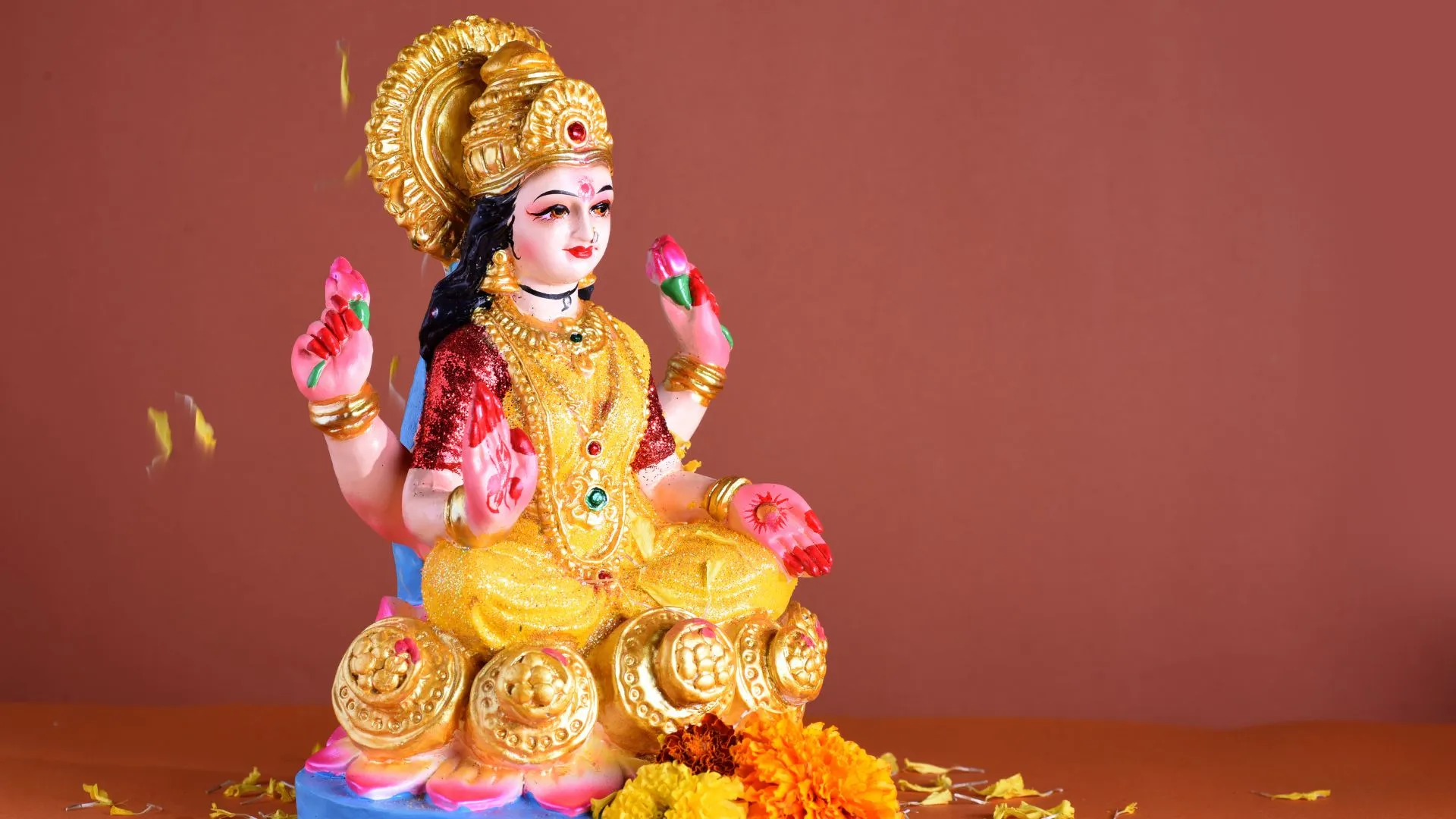 Discover the Serene Beauty of Lakshmi Temple in Mumbai