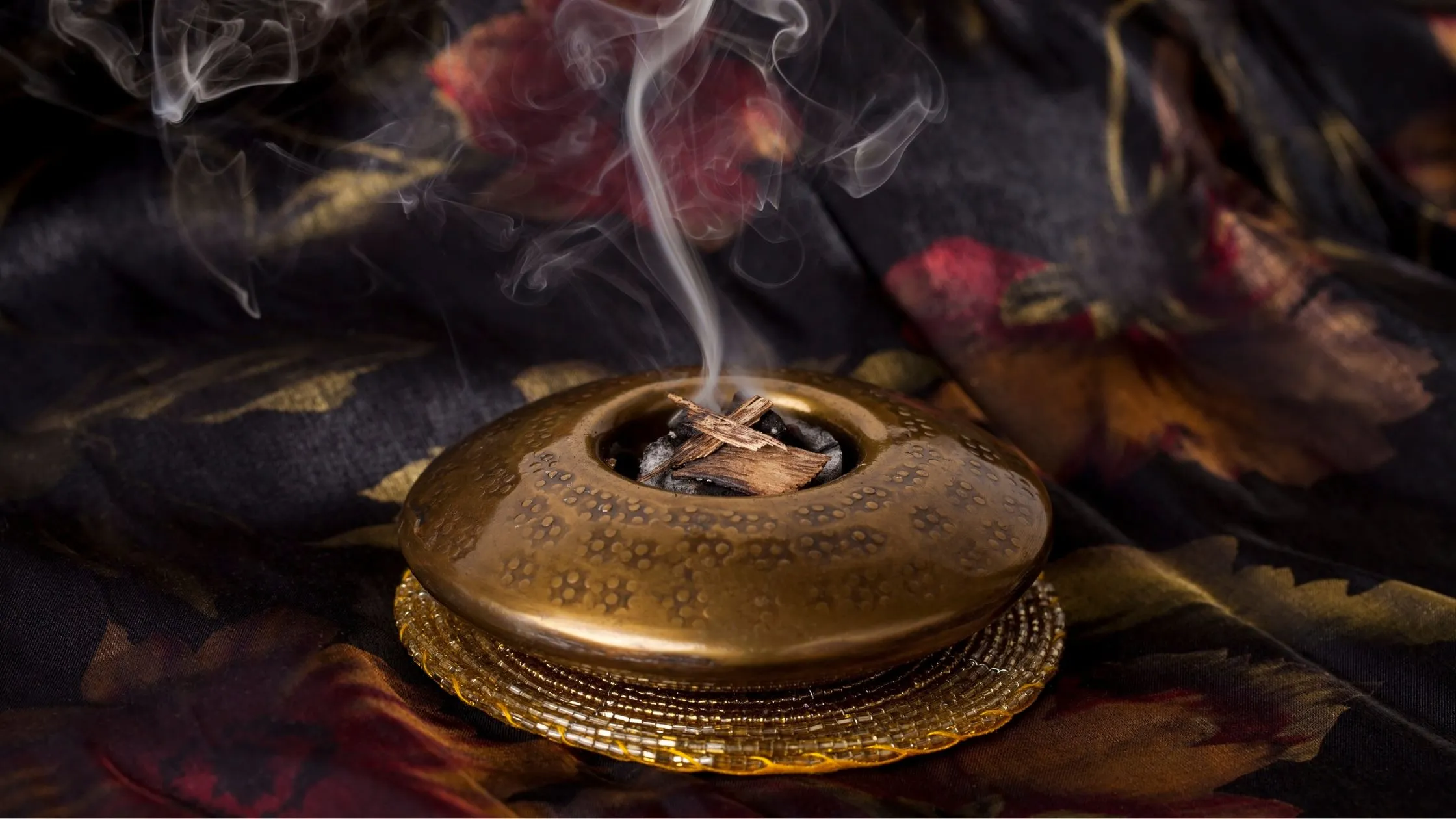 Unveiling the Beauty of Dhoop Aarti: English Lyrics and Meaning