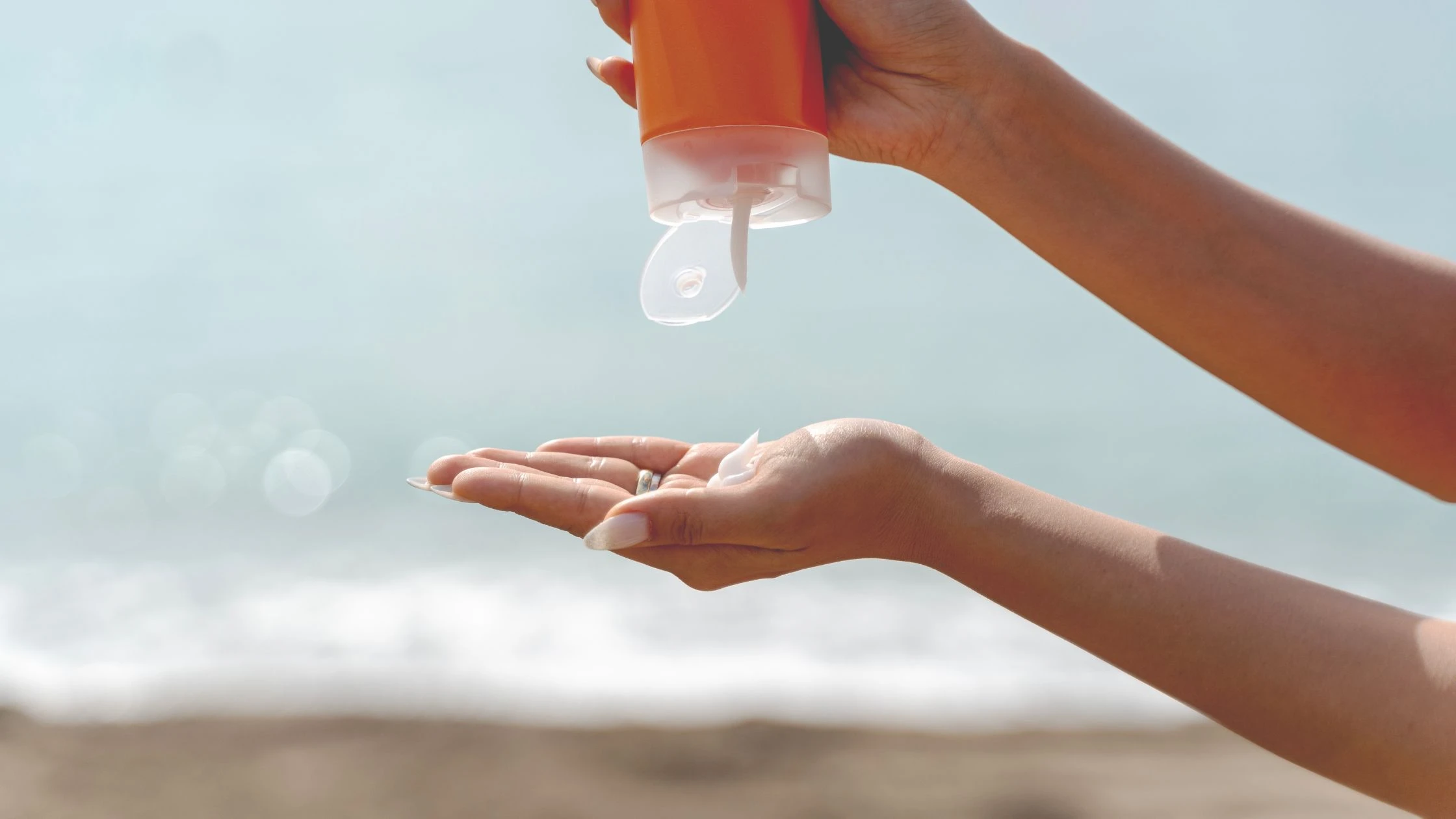 How to Apply Fluid Sunscreen on Oily Skin