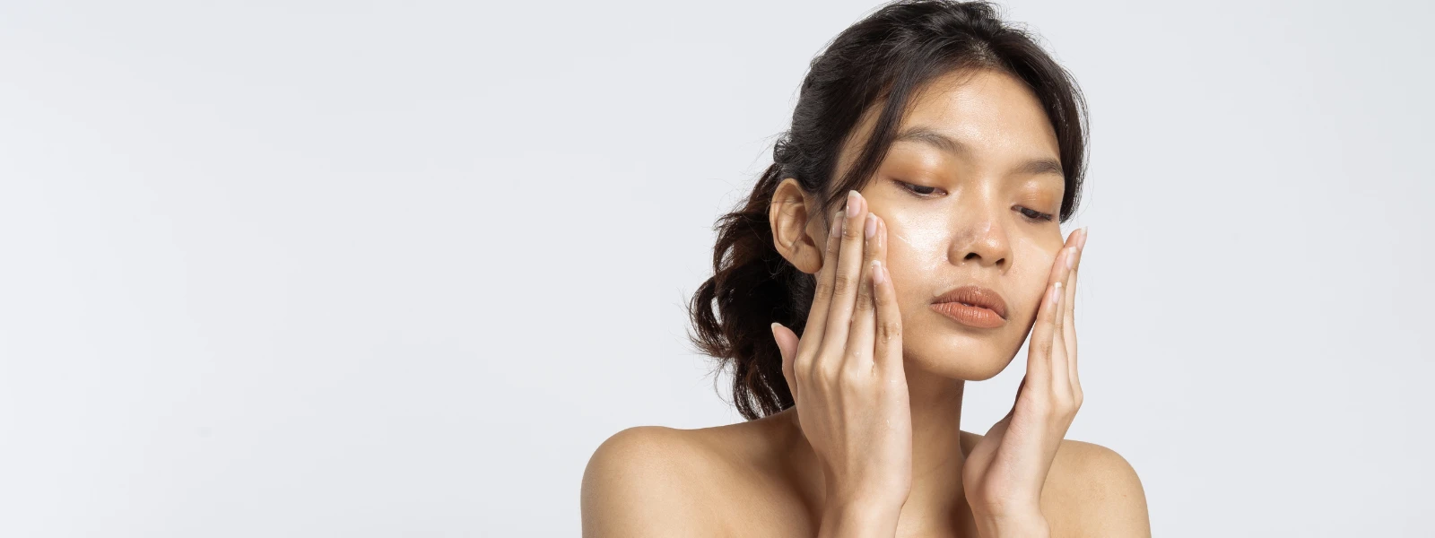 7 Best Natural Cleansers for Oily Skin Care