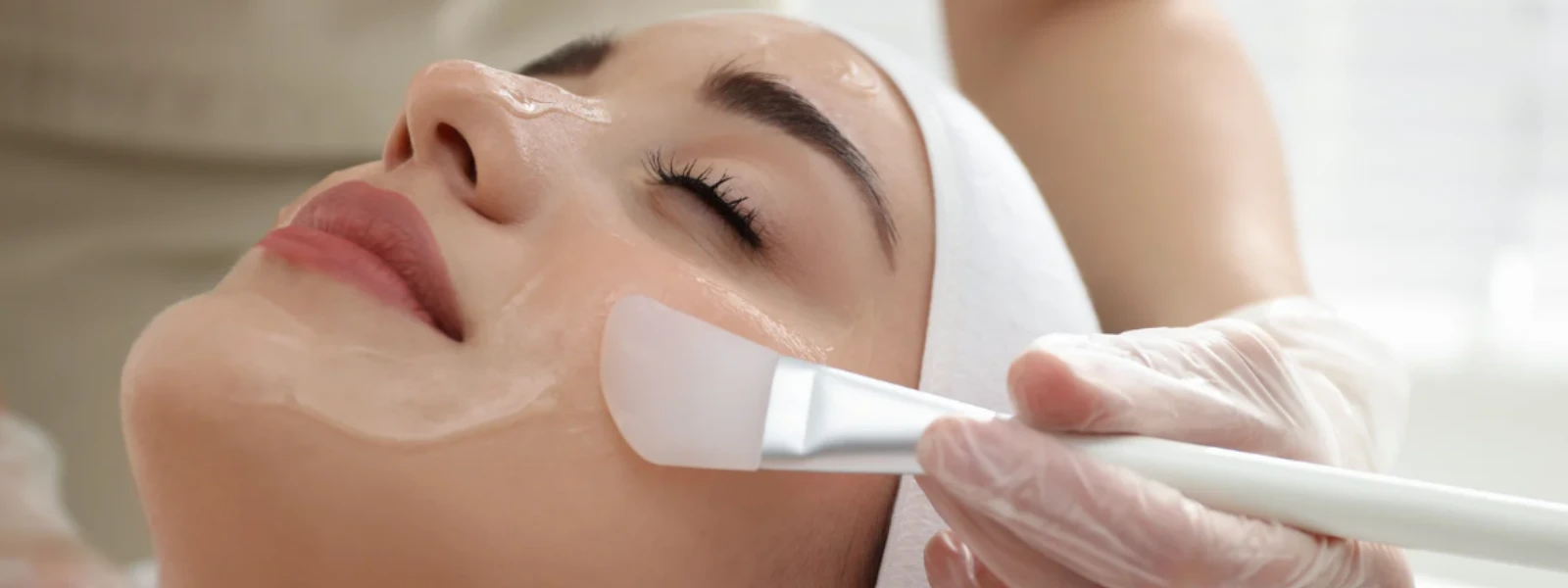 7 Powerful Glycolic Acid Skin Benefits Revealed