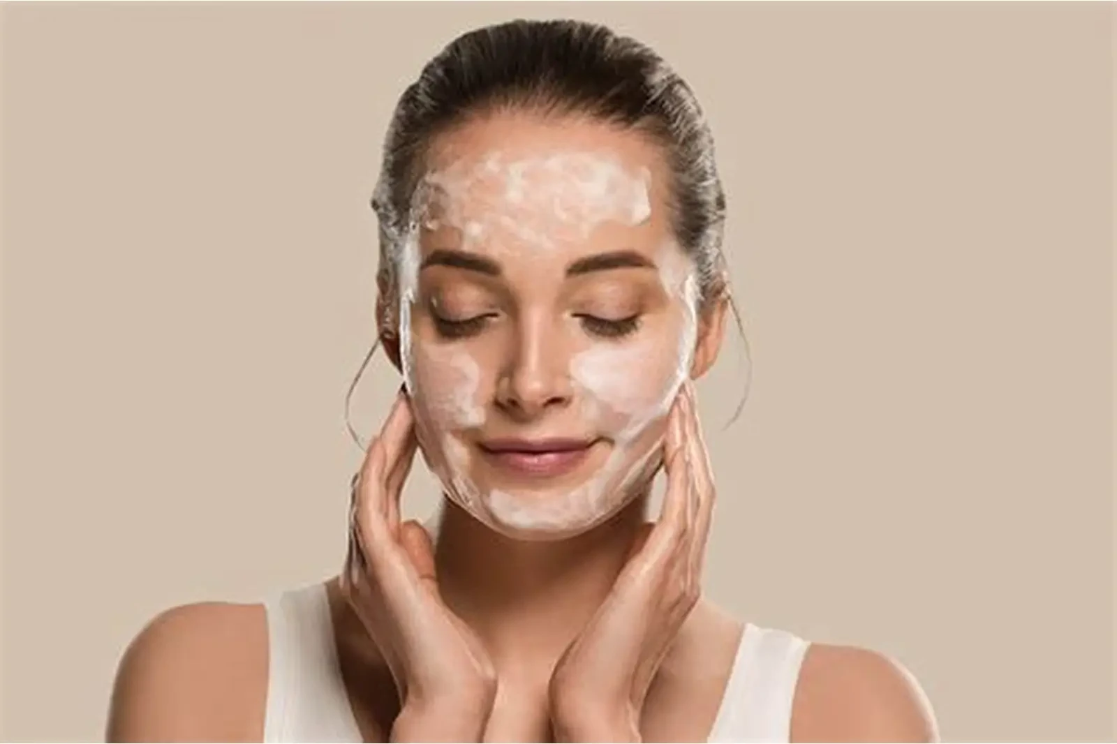 13 Essential Tips for Hydrated Skin All Year Round
