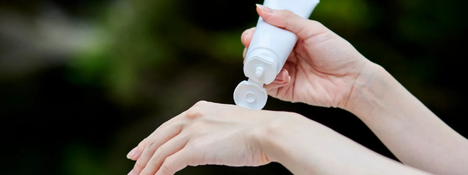 Hydrating Sunscreen vs. Moisturizing Sunscreen for Dry Skin