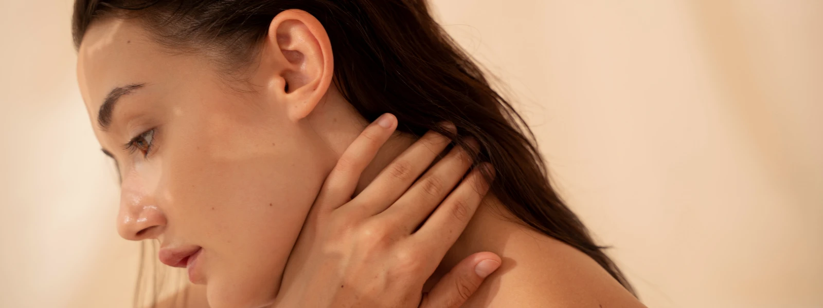 Niacinamide, Aloe Vera & More: Ingredients That Make Sprayable Sunscreen Skin-Friendly