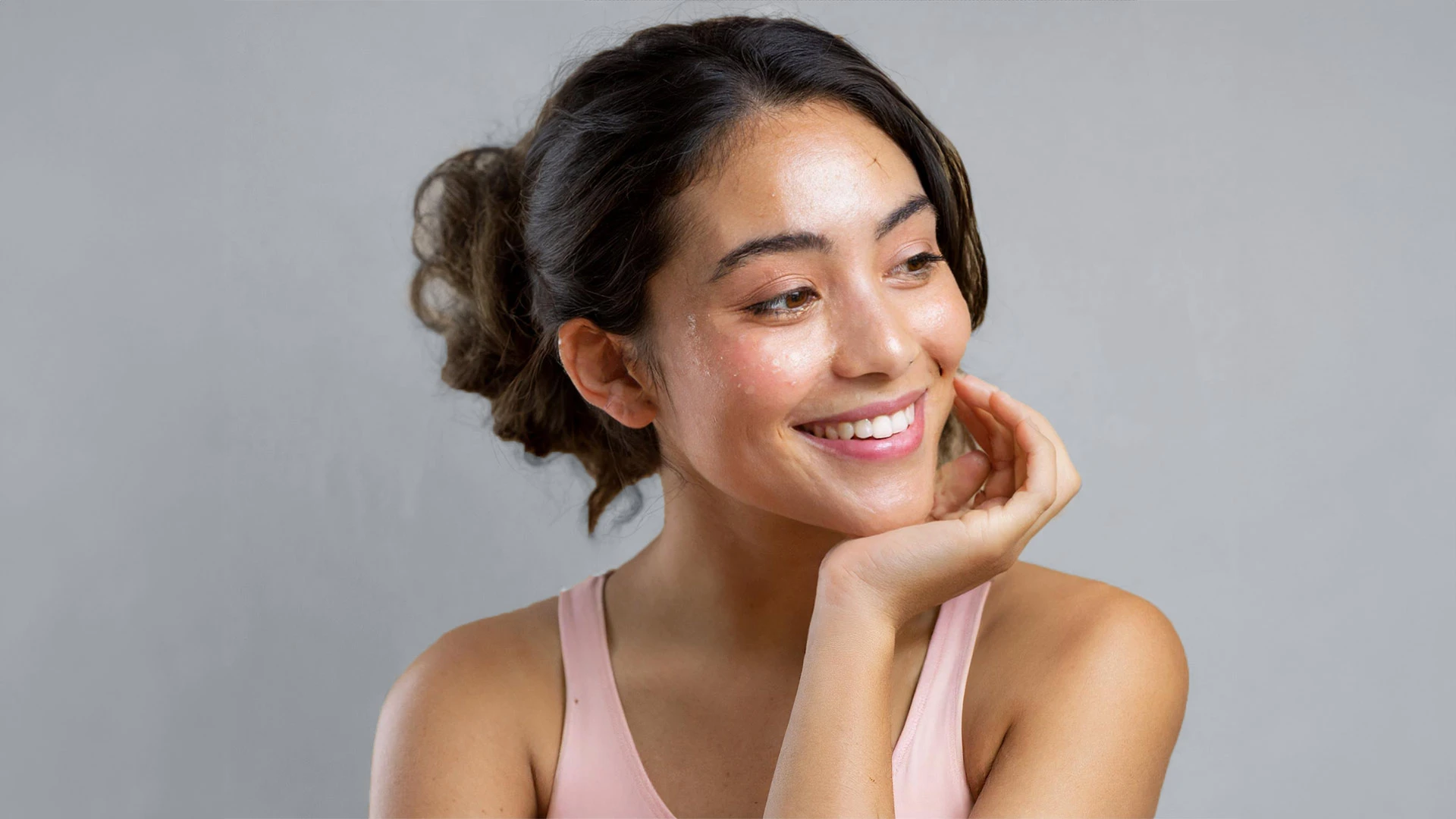 Oily Skin Tips for Women: A Step-by-Step Skincare Tutorial