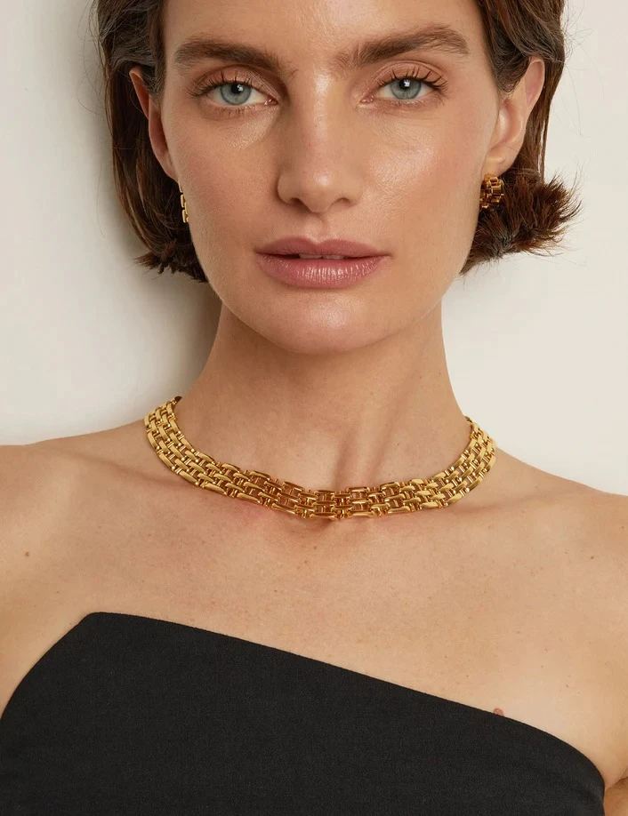 Dive Into Aquamarine Elegance with Aurate