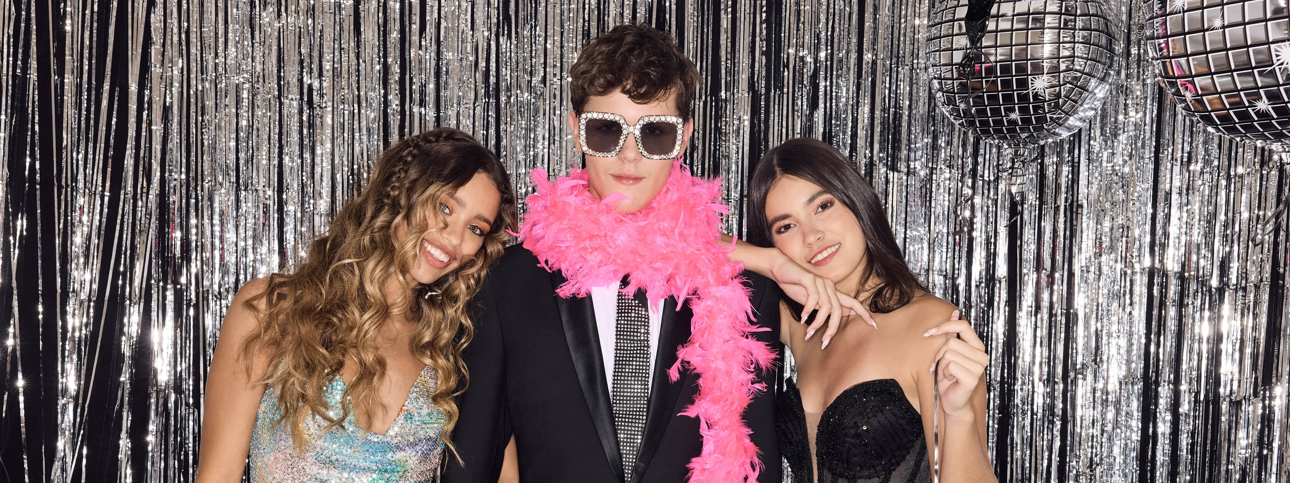 How Do I Coordinate Prom Dress Colors with My Date or Group? How Do I Coordinate Prom Dress Colors with My Date or Group?