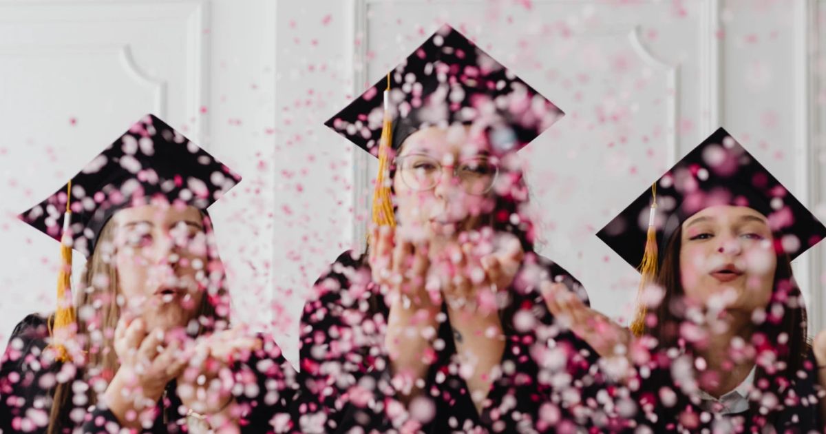 13 Chic Graduation Outfit Ideas to Celebrate Your Big Day