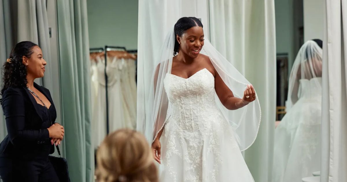 Your Wedding Dress Appointment: What to Expect & Who to Bring