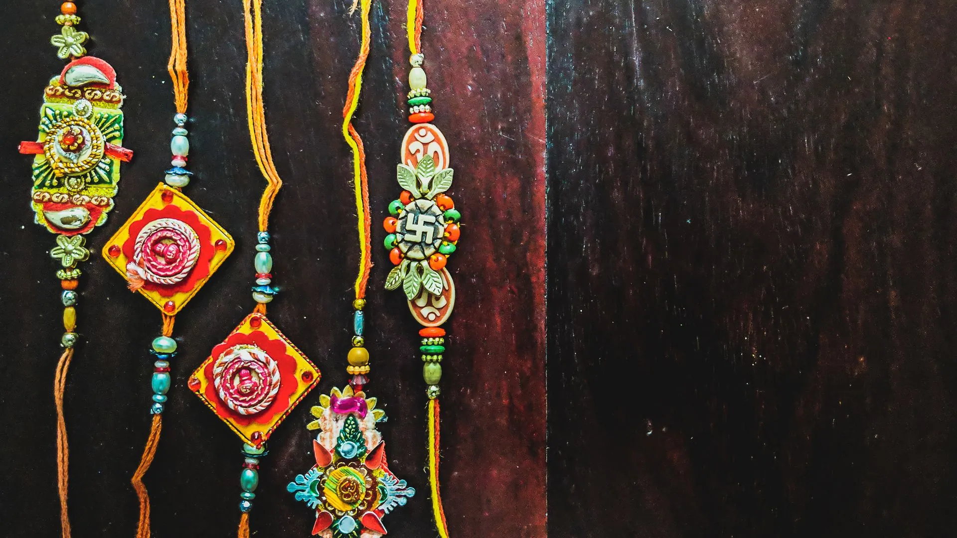 Send Rakhi to Surat