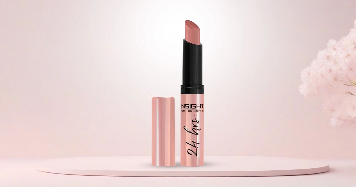 Rossetto nudo perfetto per pelli scure: guida semplice e veloce passo dopo passo.