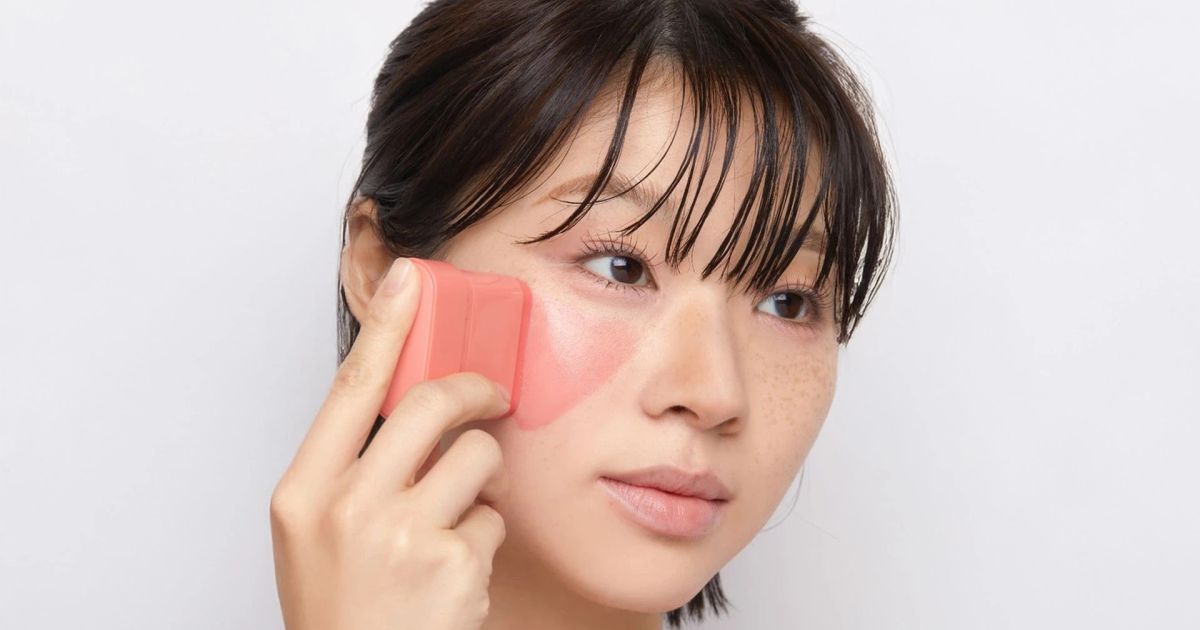 7 segreti sul blush stick che ogni appassionata di make-up deve scoprire.