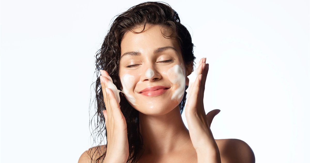 7 Essential Tips: Choosing the Perfect Face Cleanser