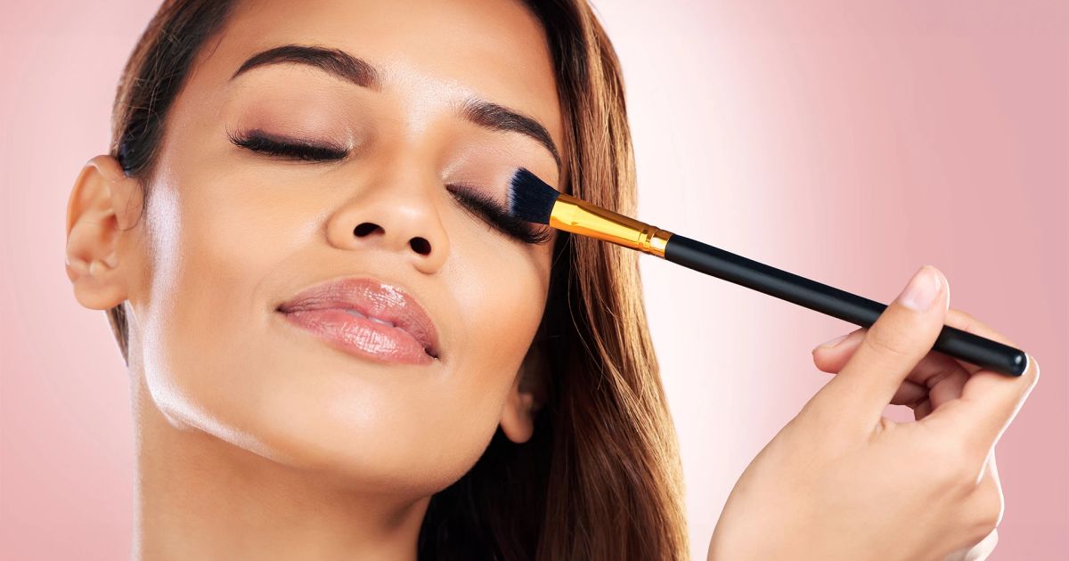 7 Pro Tips for Radiant Highlighter Makeup Glow - Smytten