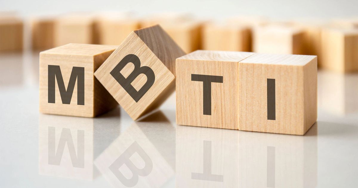 Scopri il trucco perfetto per te, secondo il tuo tipo di personalità MBTI.