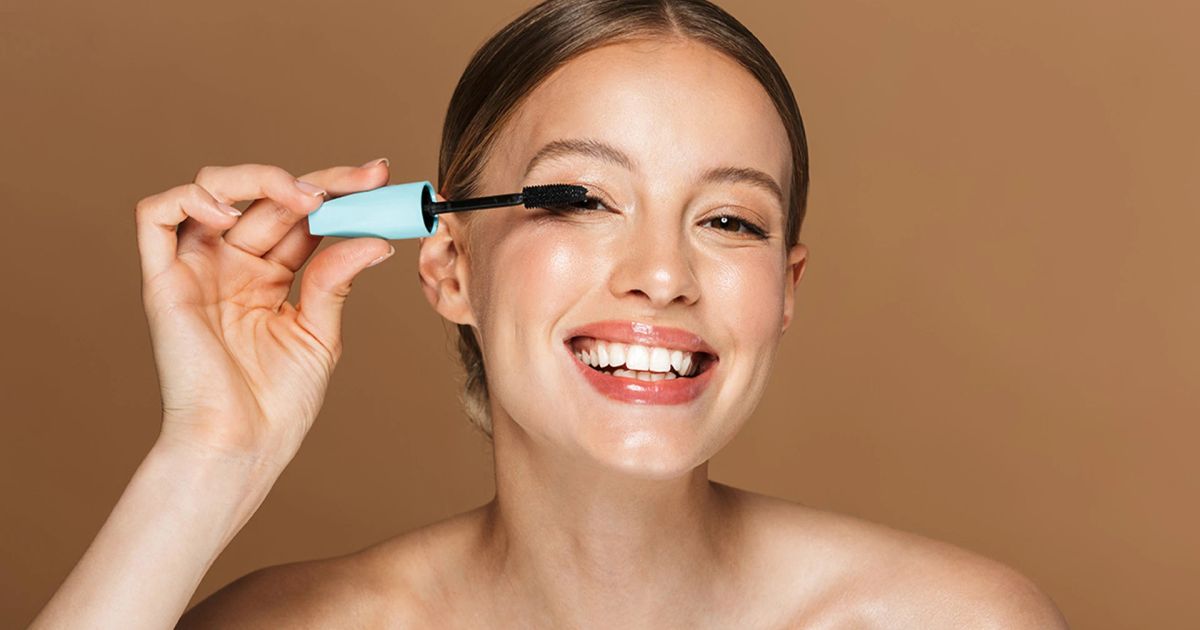 Mascara waterproof Swiss Beauty: ciglia lunghe, durature e senza sbavature per un look impeccabile.