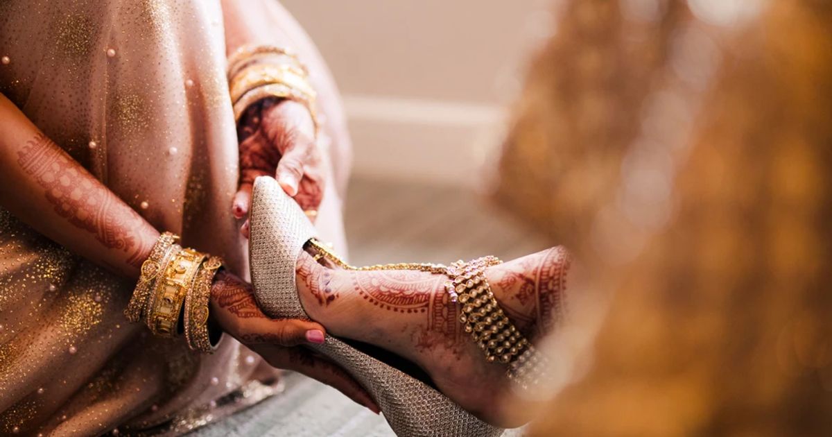 How to Choose the Perfect Traditional Indian Footwear
