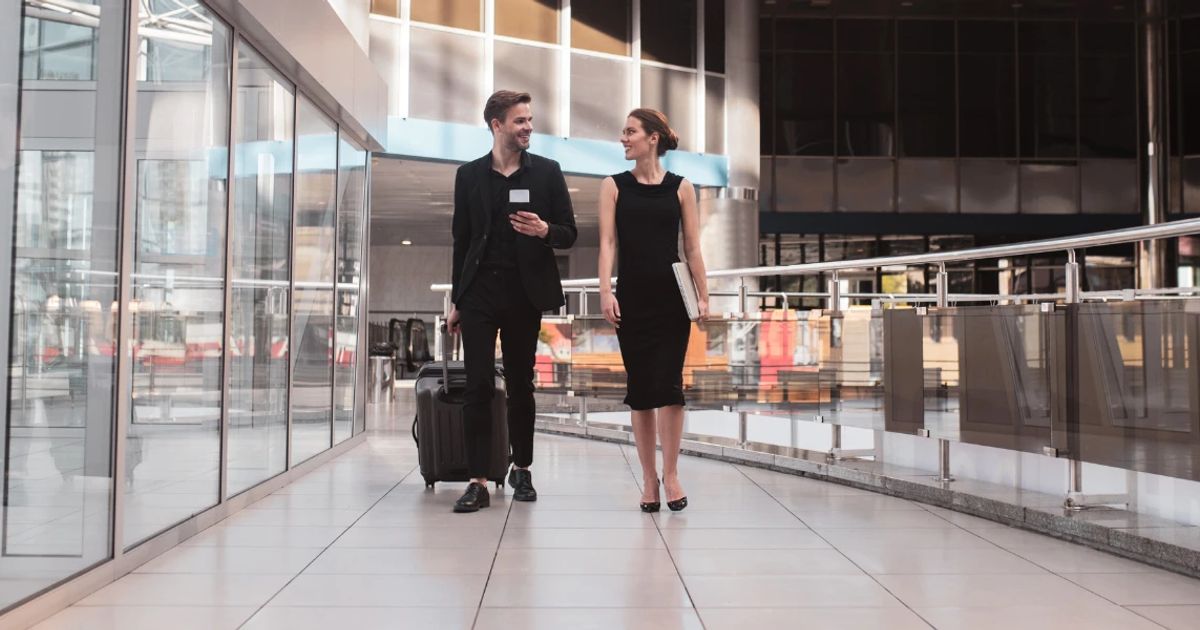 How to Dress Comfortably for Long Flights