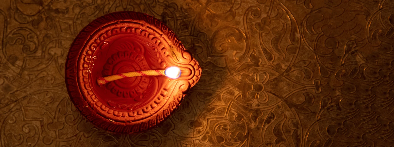 7 Powerful Benefits of Lighting Oil Diyas Today
